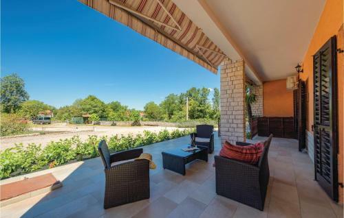 Apartment Krsan 29 With Outdoor Swimmingpool