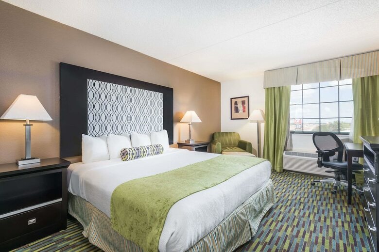 Hotel Wyndham Garden Wichita Downtown