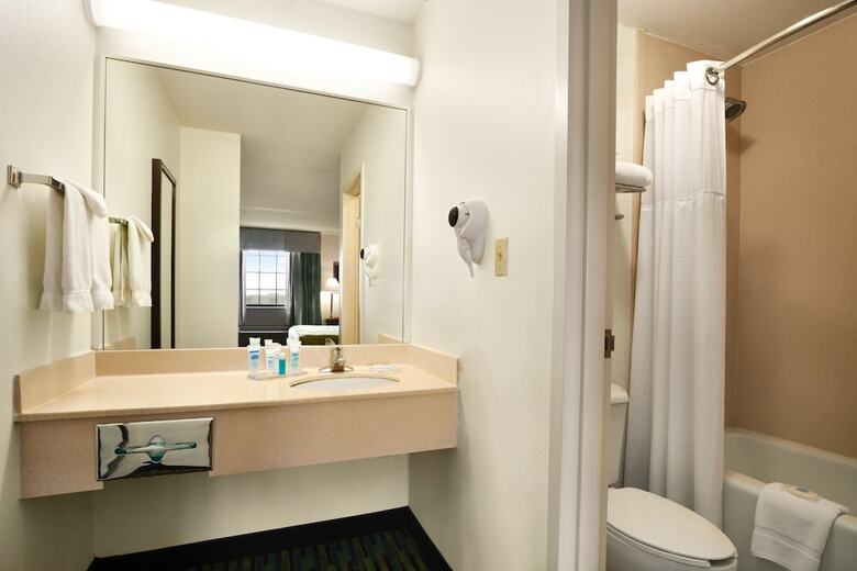 Hotel Wyndham Garden Wichita Downtown
