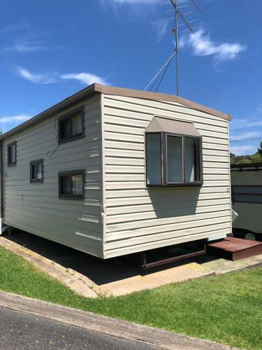 Pleasurelea Tourist Resort & Caravan Park