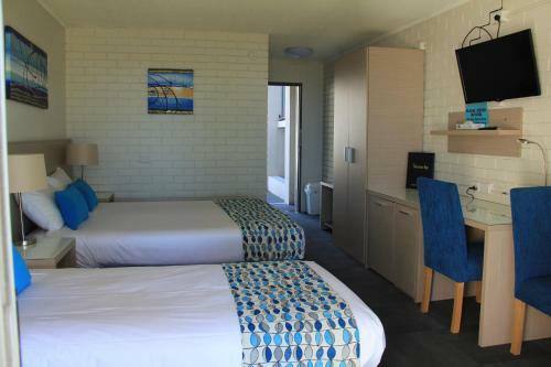 Zorba Waterfront Motel