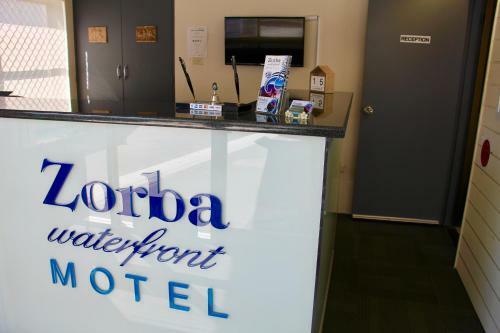 Zorba Waterfront Motel