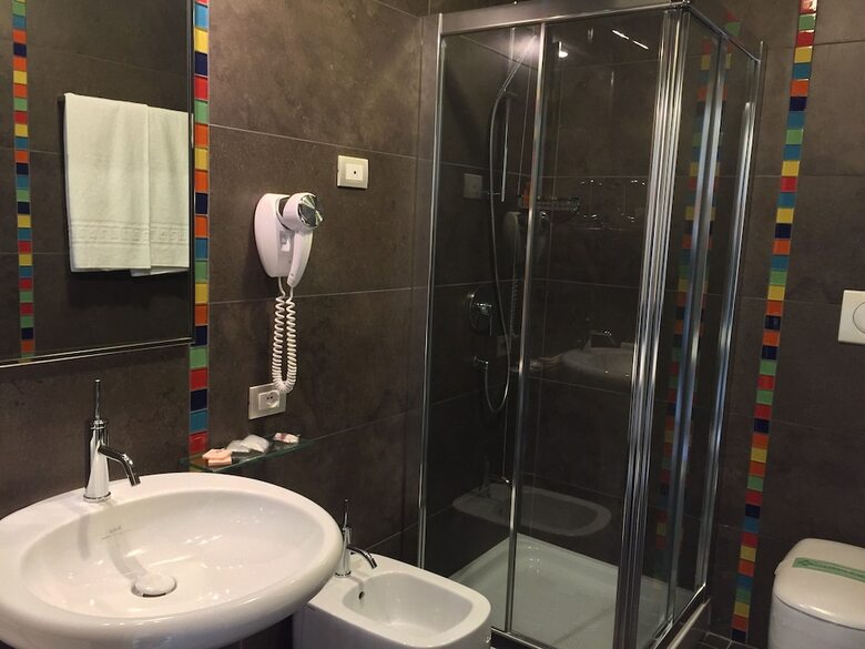 Hotel C� Zane Martin