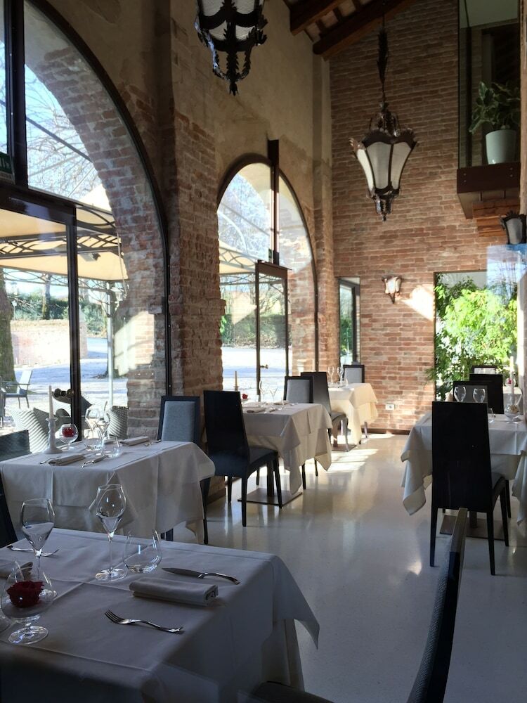 Hotel C� Zane Martin