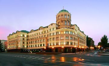 Hotel Donbass Palace
