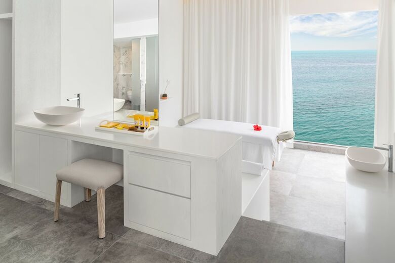 Hotel Zaya Nurai Island Resort