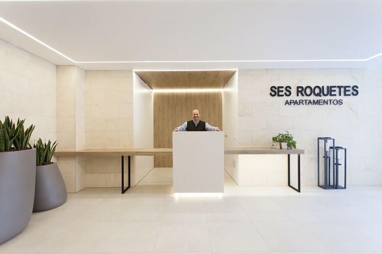 Apartamentos Ses Roquetes (.)