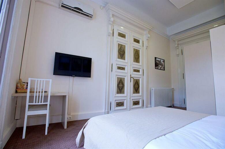 Andrassy Thai Hotel