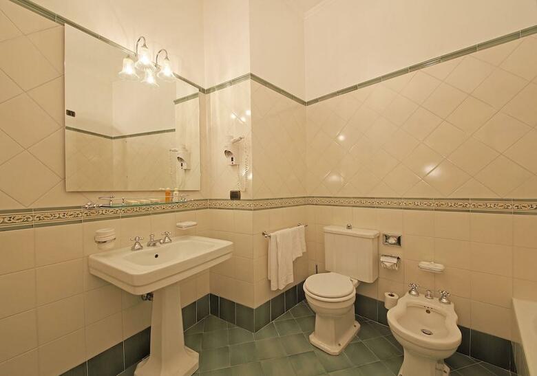 Hotel Savoy Palace