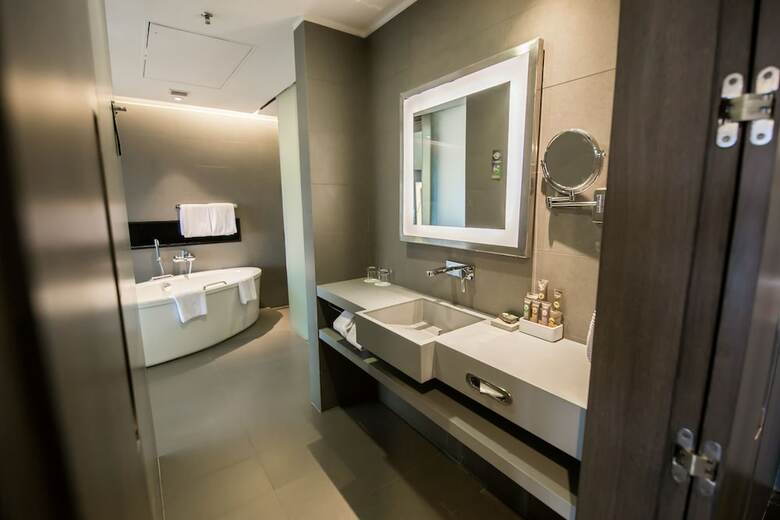 Novotel Kolkata Hotel And Residences