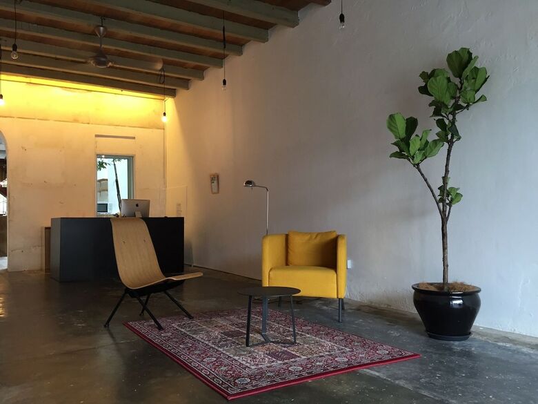 Hostal The Frame Guesthouse