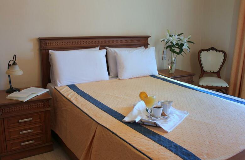Hotel Famissi