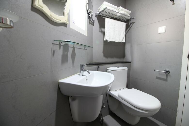 Srivar Hotels