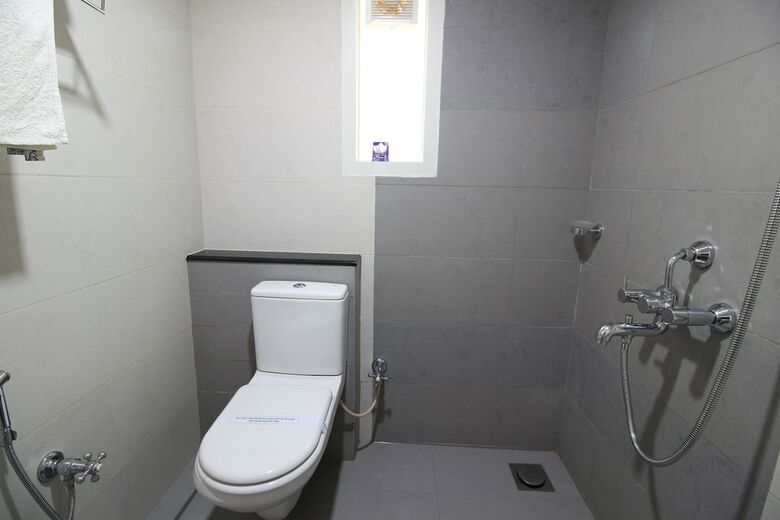 Srivar Hotels