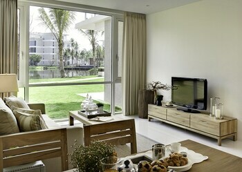 Hotel Centara Grand West Sands Resort & Villas Phuket