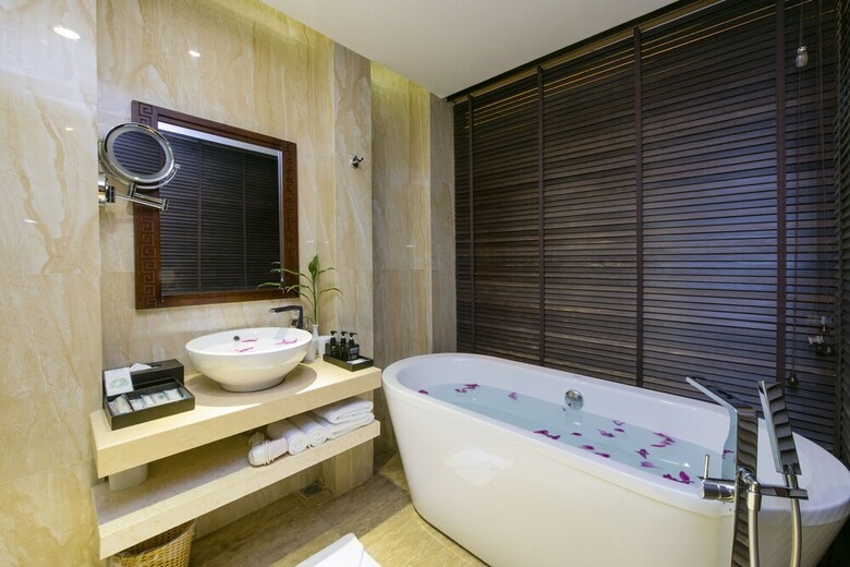 Royal Riverside Hoi An Hotel