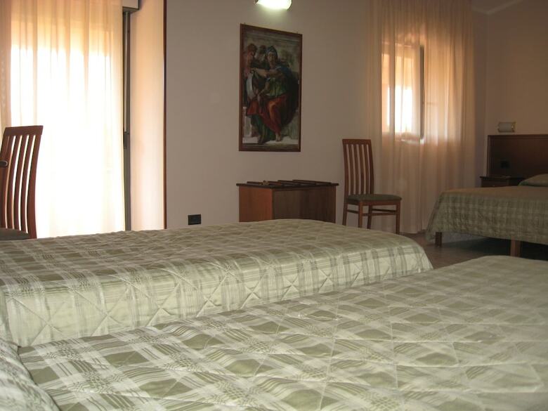 Hotel Pausania Inn