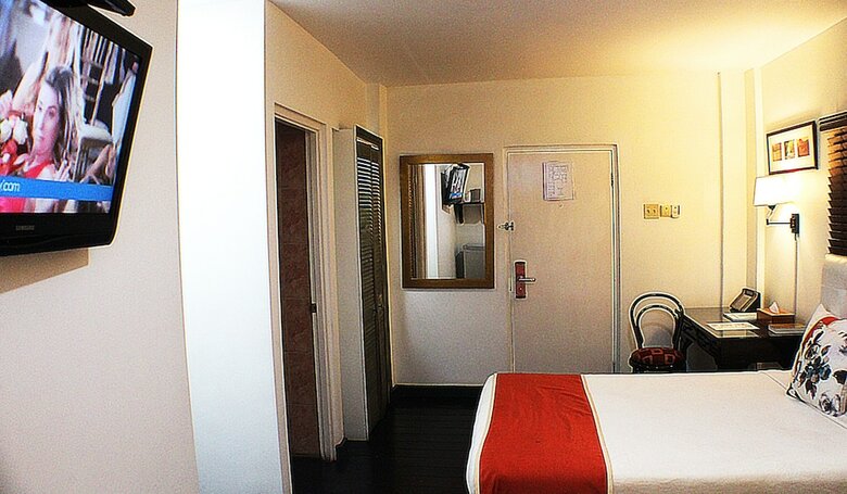 Altamont West Hotel