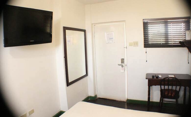 Altamont West Hotel