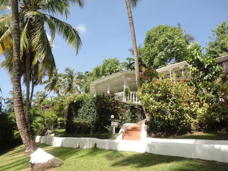 Hotel Marigot Beach Club & Dive Resort
