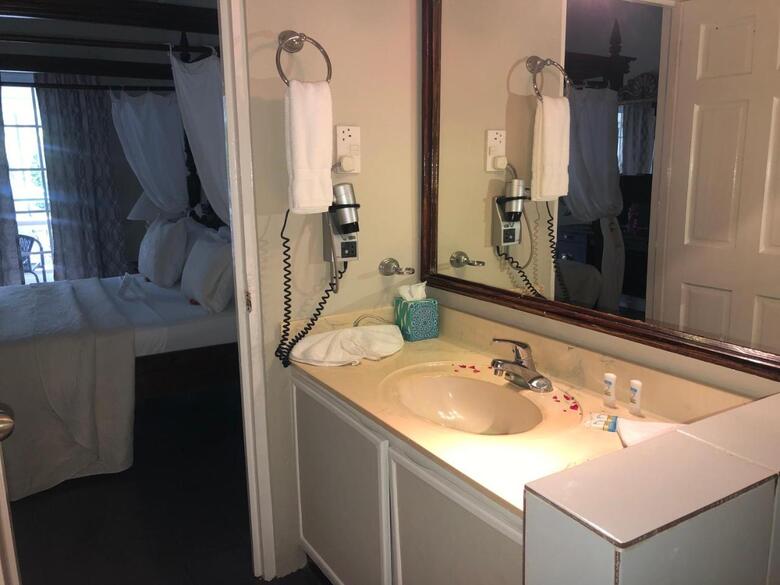 Hotel Marigot Beach Club & Dive Resort