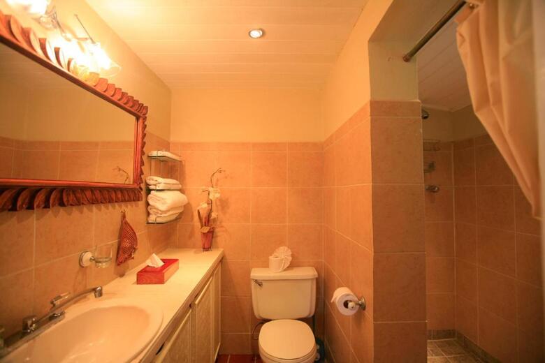 Hotel Marigot Beach Club & Dive Resort