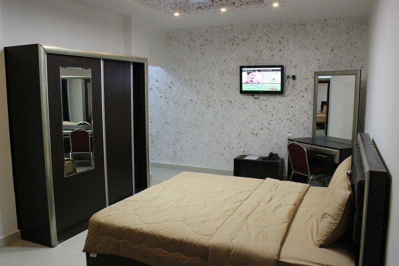 Sara Crown Hotel