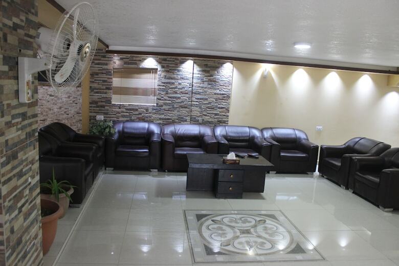 Sara Crown Hotel