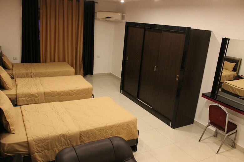 Sara Crown Hotel