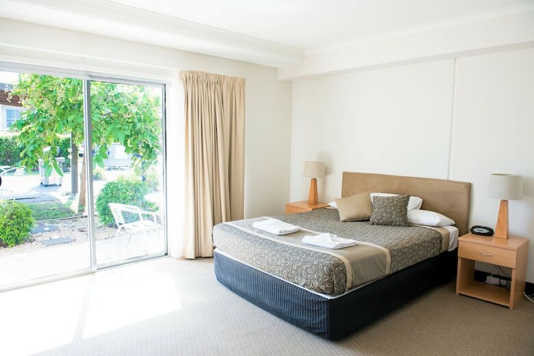 Hotel Capella Coach Inn