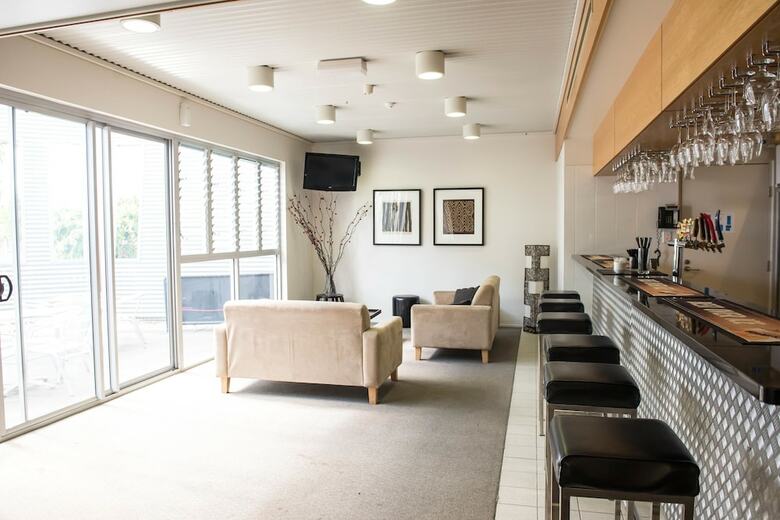 Hotel Capella Coach Inn