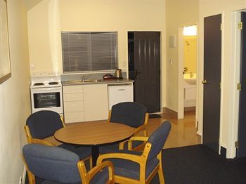 The Peaks Motor Inn
