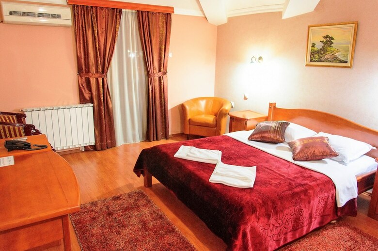 Hotel Holiday