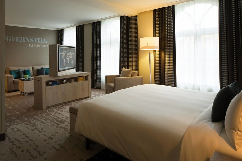 Hotel Renaissance Hamburg