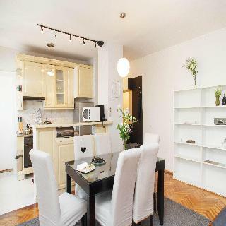 Central Apartment Hip & Spacious