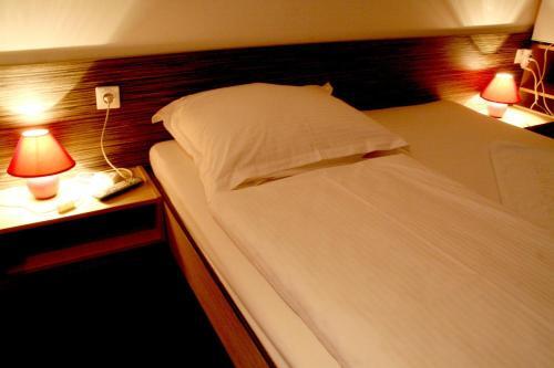 Hostal Vila Senjak B&B