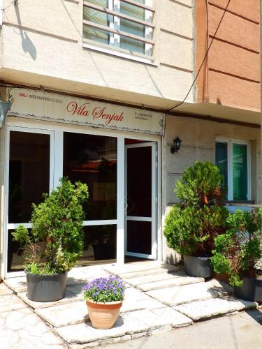 Hostal Vila Senjak B&B