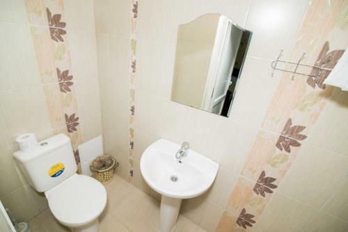 Hostal Alyona Hotel