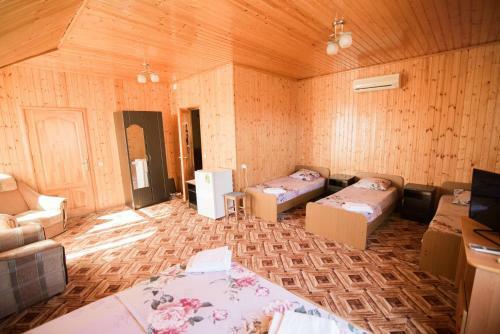Hostal Alyona Hotel