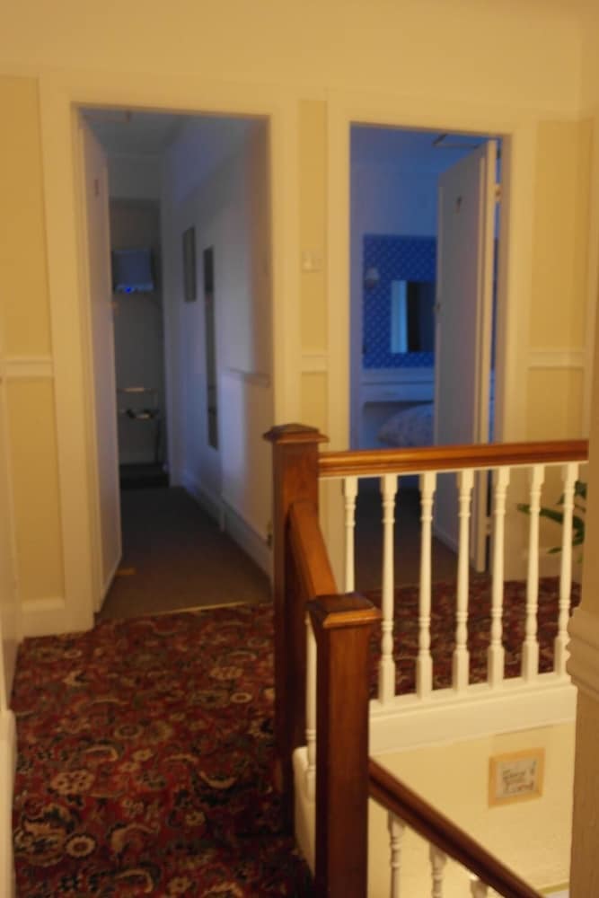 Hostal Monravon Guest House