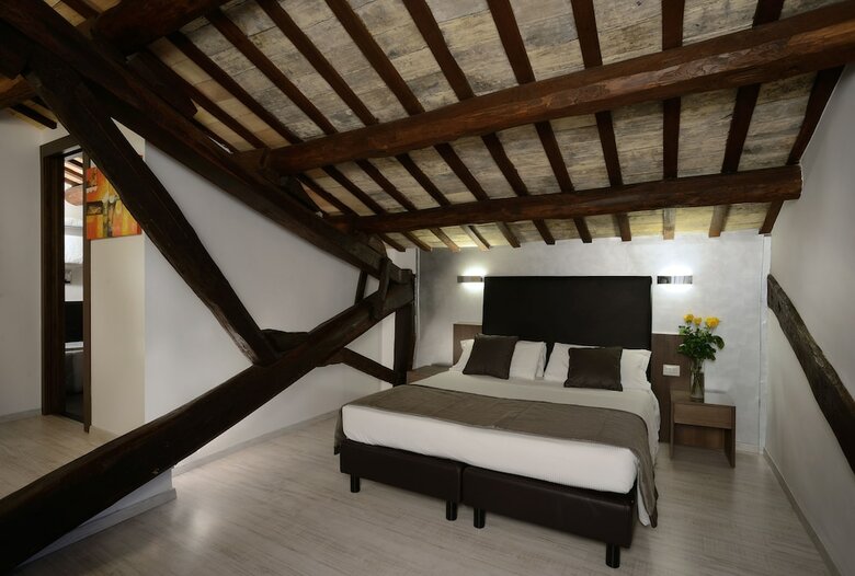 Hotel Trevi