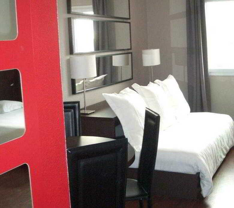 Residencia Teneo Suites