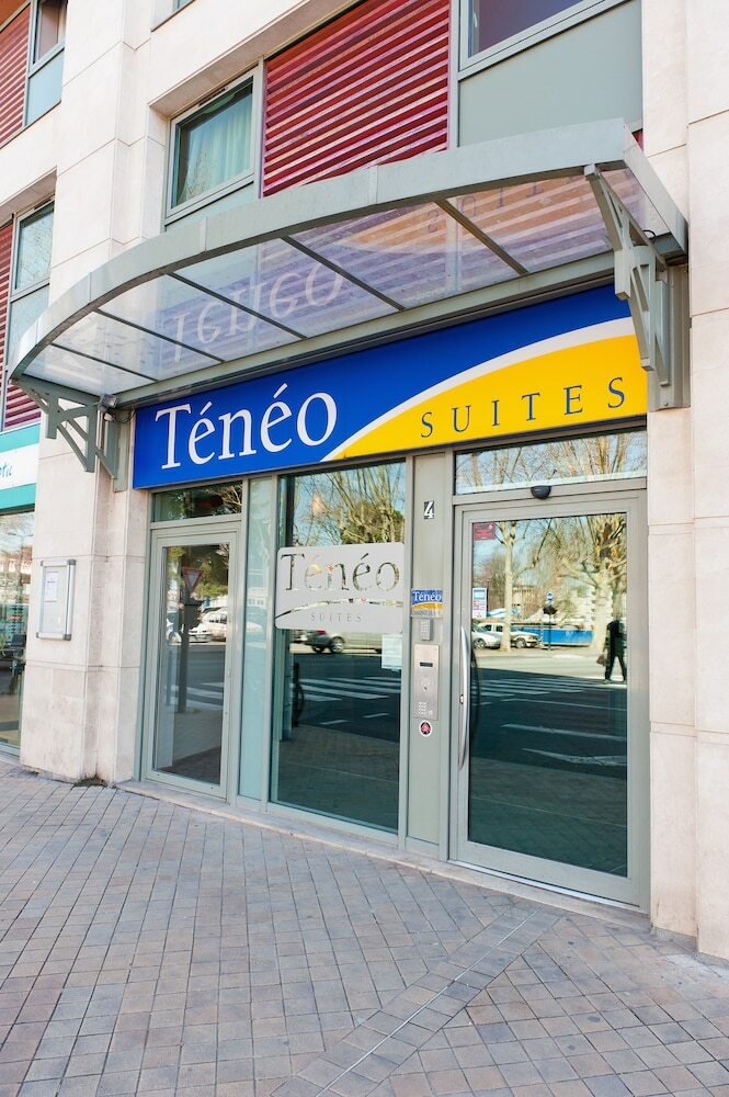 Residencia Teneo Suites