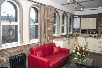 Base Serviced Apartments - Sir Thomas Street
