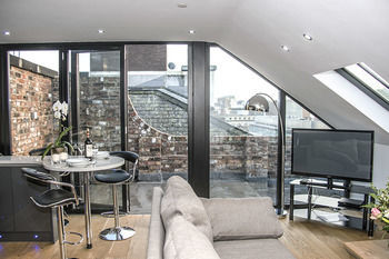Base Serviced Apartments - Sir Thomas Street