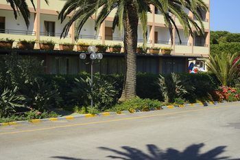 Hotel Oasis