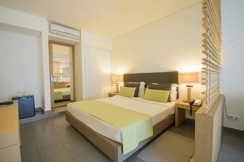 Hotel Oasis Salinas Sea