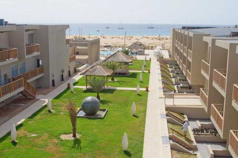 Hotel Oasis Salinas Sea