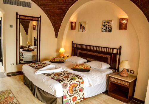 Hotel Aurora Beach Safari Resort