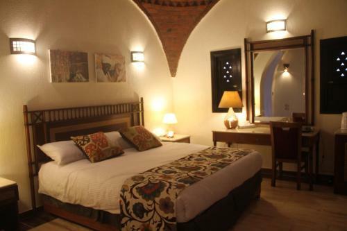 Hotel Aurora Beach Safari Resort
